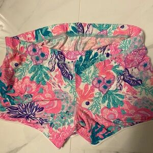 FREE ADD ON TO A BUNDLE OF 3+ ITEMS! 
Lilly Pulitzer Floral Lounge Shorts